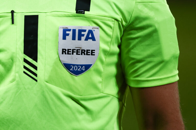 La liste des arbitres internationaux FIFA 2025 dévoilée Mental