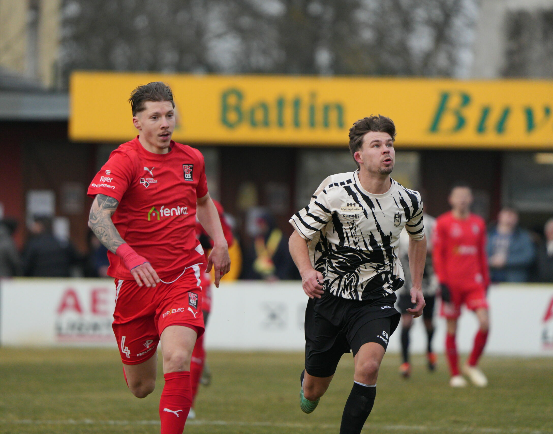 Kevin D'Anzico (Differdange) à la lutte avec Kai Mark (Dudelange)